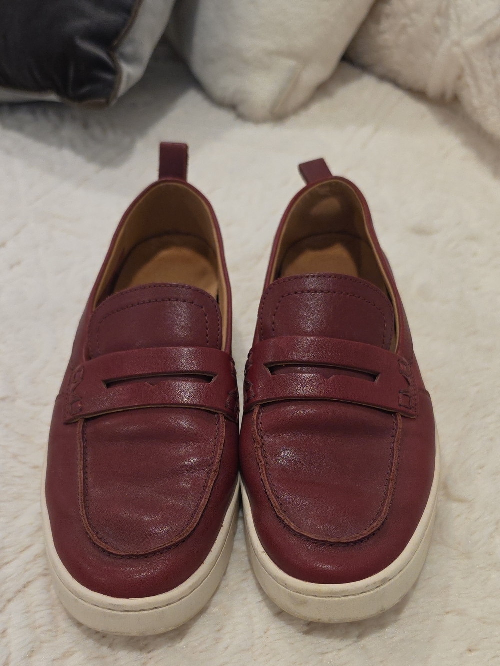 Vionic Womens Casual Penny Loafers in Burgundy